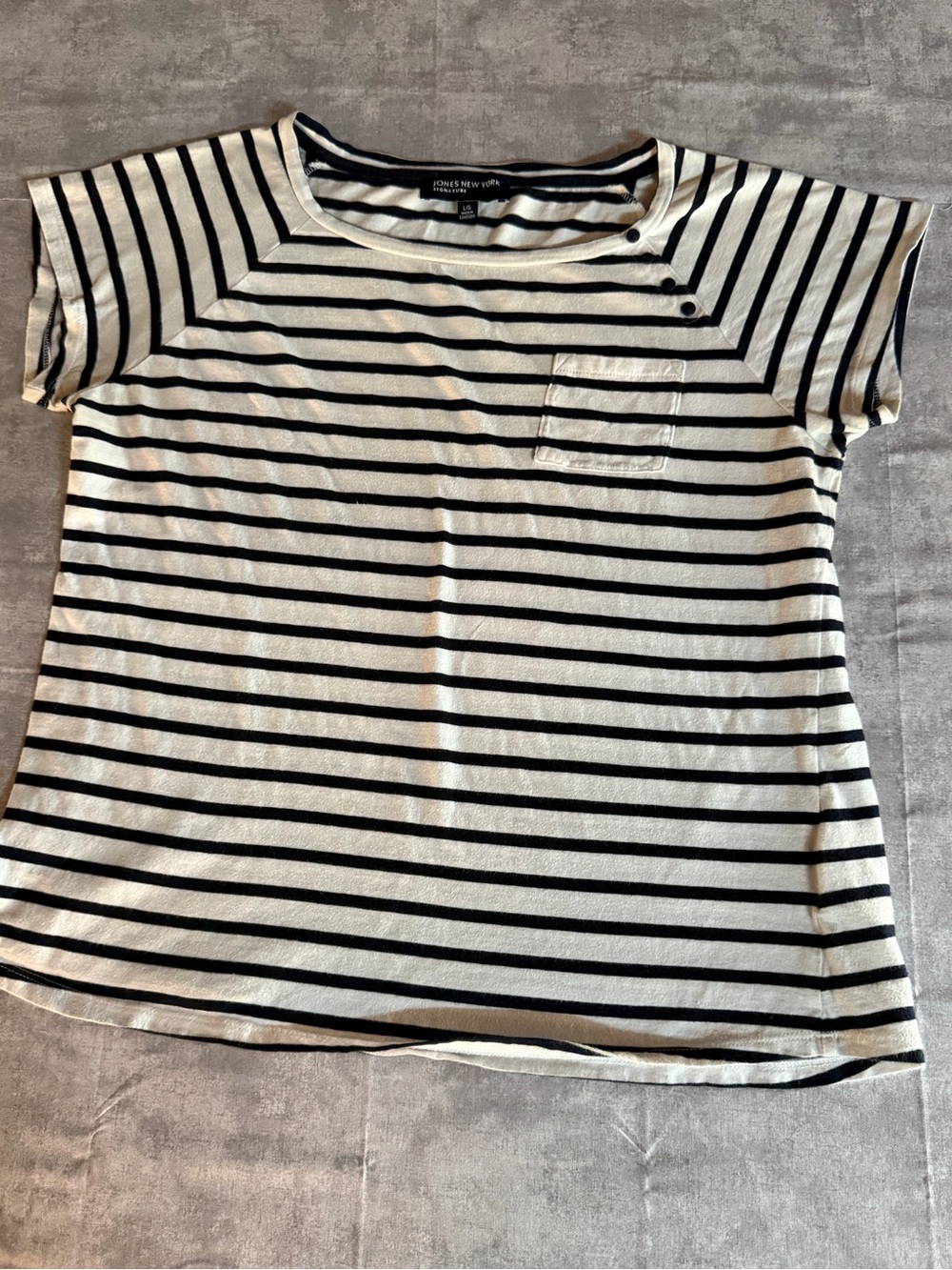 Jones New York Black & White Striped Women’s Tee Size Large